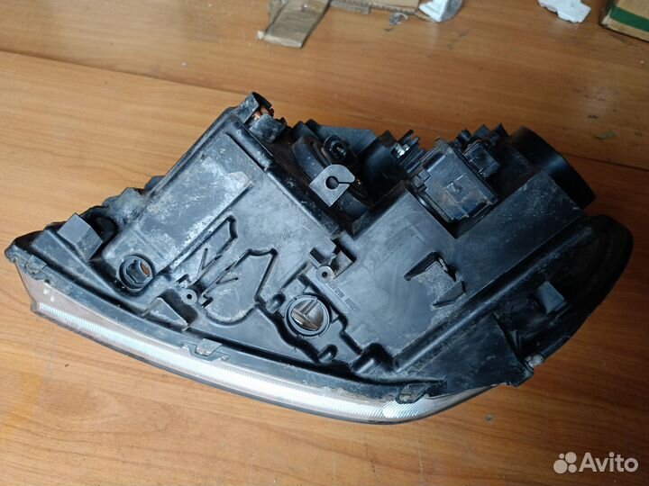 Фара Mitsubishi Outlander правая