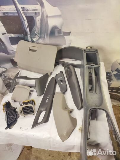 Пластик салона Nissan Almera N16