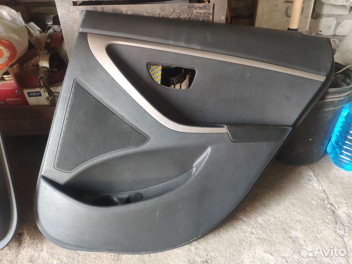 Обшивки задних дверей