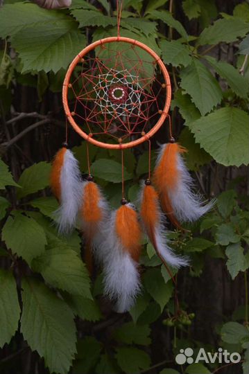 Ловец снов с перьями оранжевый