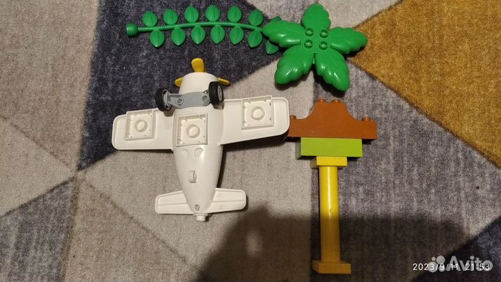 Самолёт Лего дупло