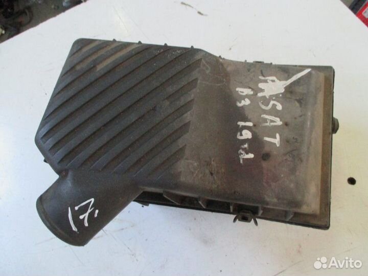 Корпус воздушного фильтра Volkswagen Passat 1.9