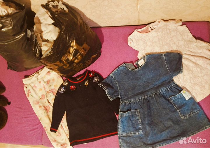 Отдам 2 пакета одежды на девочку с 2-х до 5 лет