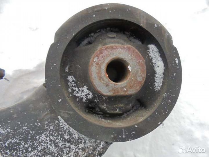 Крепление редуктора Toyota Camry Gracia MCV25