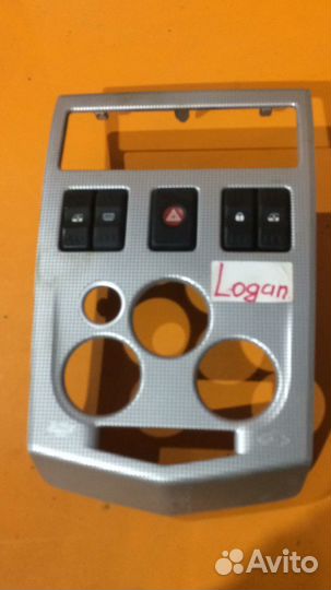 Рамка магнитофона на Renault Logan