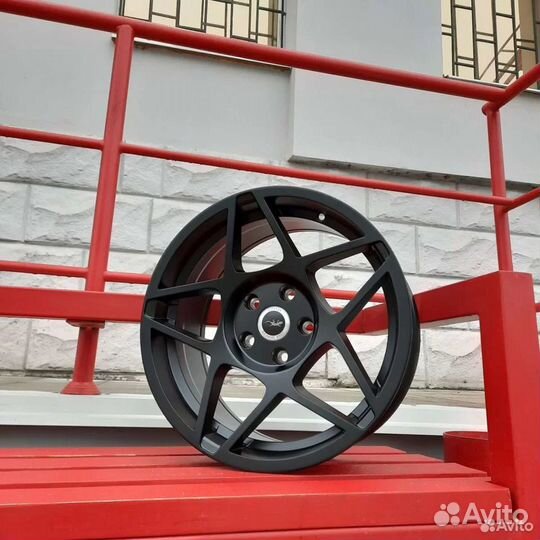 Литой диск R17 8.0 5*114.3 ET33 d67.1 CB