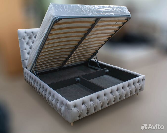 Двуспальная кровать 