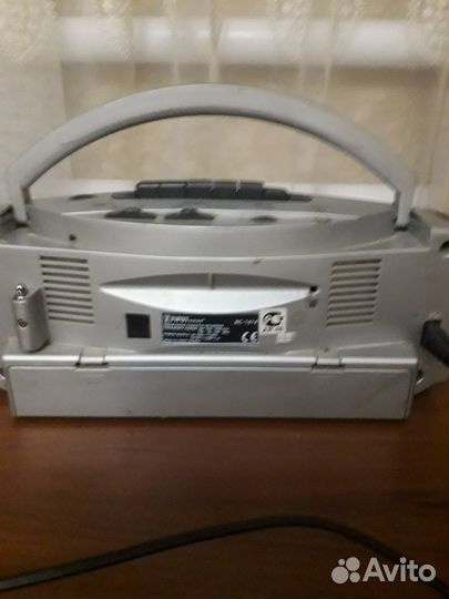 Кассетный магнитофон-приемник