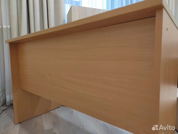 Компьютерный стол крепкий