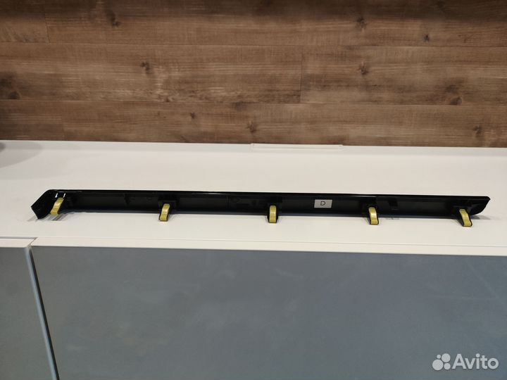 Декоративная вставка в торпедо prado 150