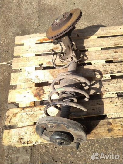 Стойка амортизатора передняя левая Renault Safrane