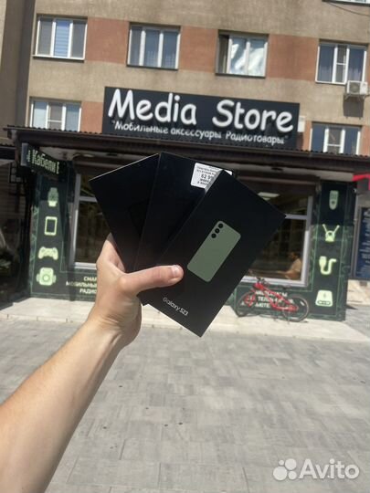 Samsung Galaxy S23, 8/256 ГБ