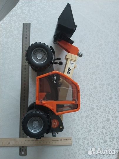 Продам модель американского трактора