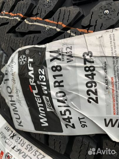 Kumho WinterCraft Ice Wi32 225/45 R18 и 245/40 R18 95T