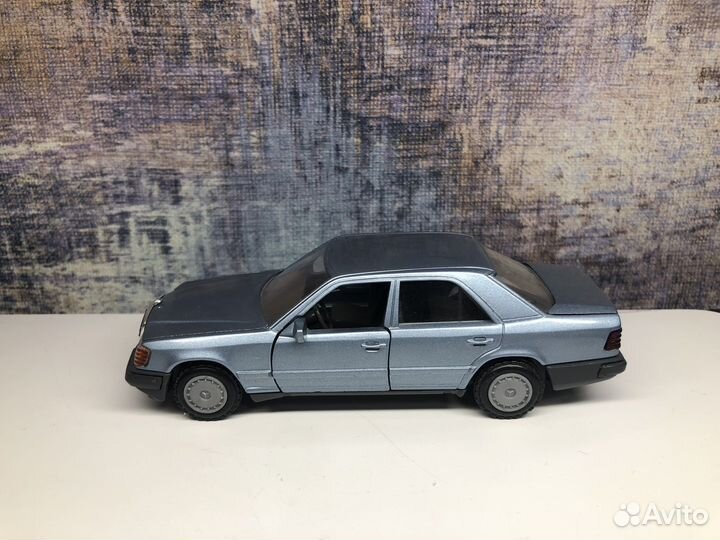 Cursor 1/35 Mercedes-Benz W124
