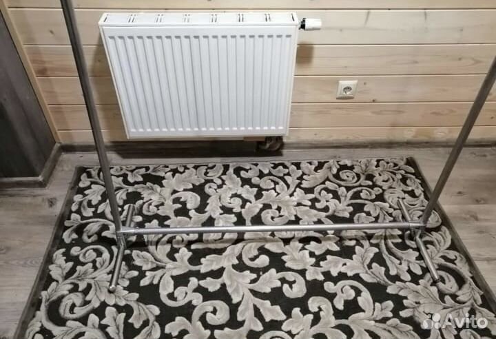 Стойка для одежды очень крепкая, надежная