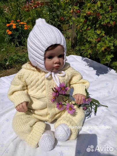 Комплект для девочки вязанный/ шапка и пинетки