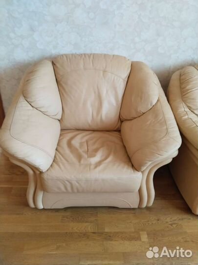 Кожаный диван