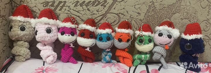 Брелок вязанный змея