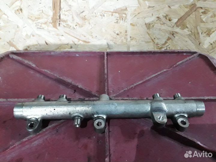 Топливная рейка (форсунки) Iveco Daily 35S11 2.8