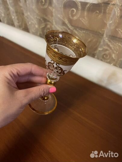 Рюмка на высокой ножке