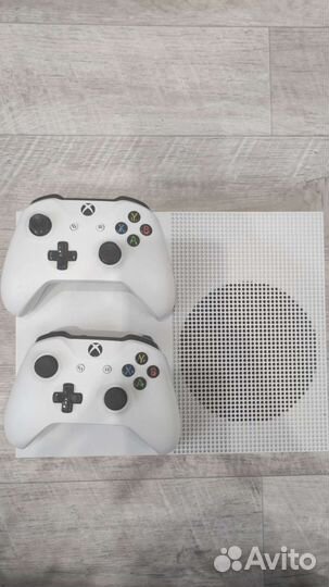 Xbox One s 1tb с играми