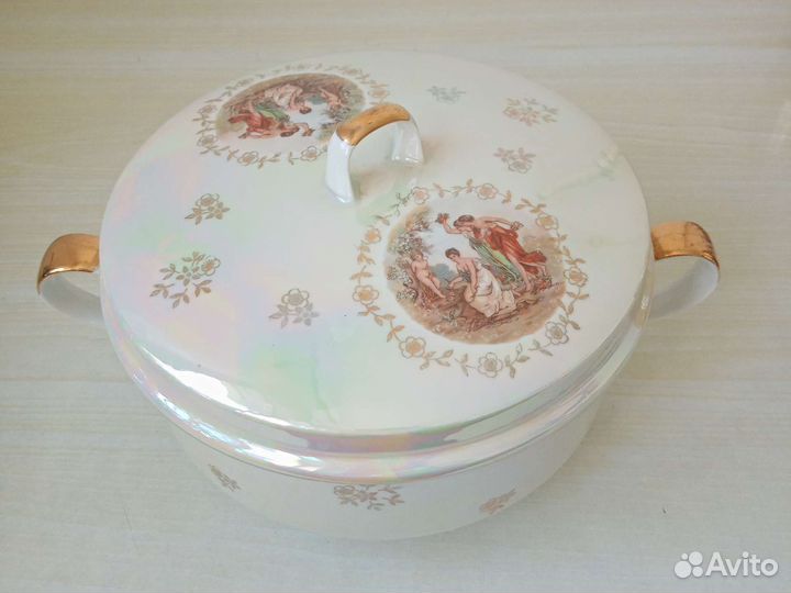 Фарфоровая Супница