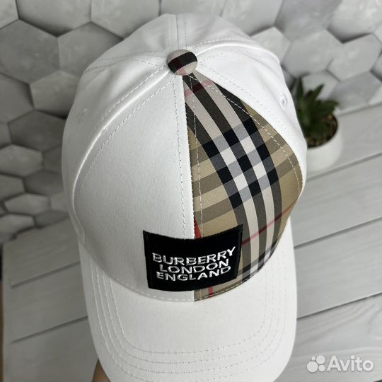 Бейсболка белая Burberry