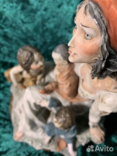 Статуэтка Бездомная с детьми