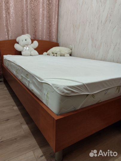 Кровать с матрасом бу