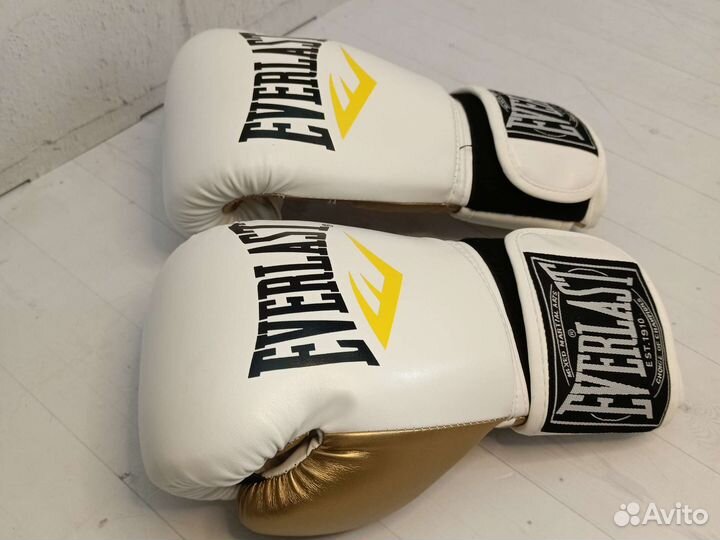 Боксерские перчатки