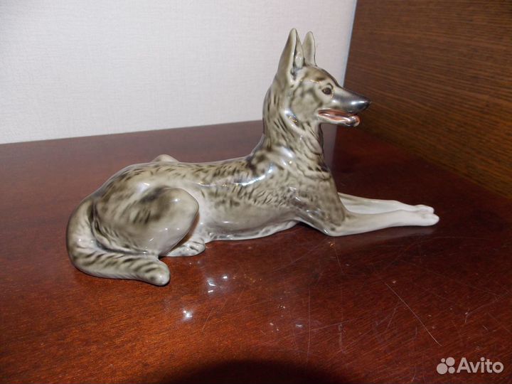 Фарфоровая статуэтка 