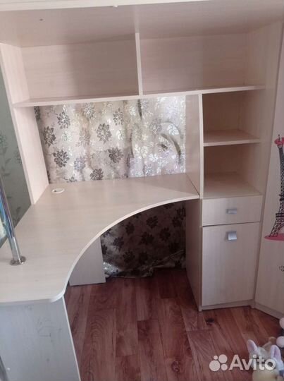 Кровать чердак со столом и шкафом