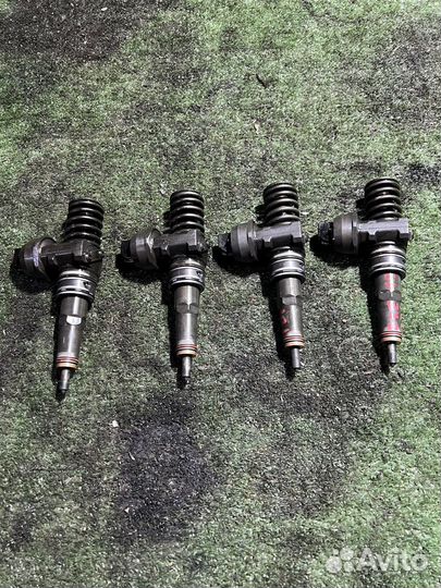 Насос форсунка Volkswagen Golf 5 1.9 TDI BXE