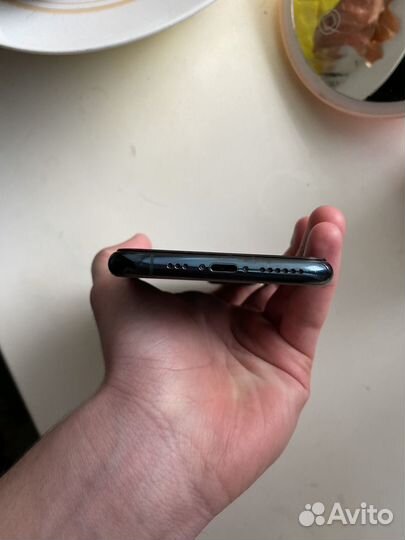 Телефон iPhone 11 про