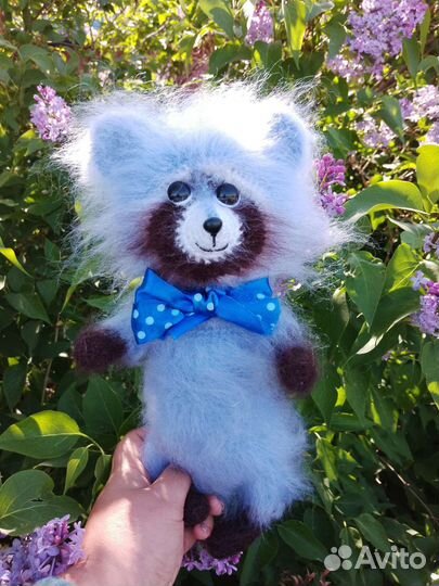 Вязаная игрушка Енот