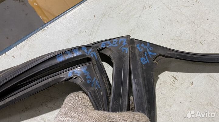 Резиновые направляющие боковых стекол BMW 7 E38