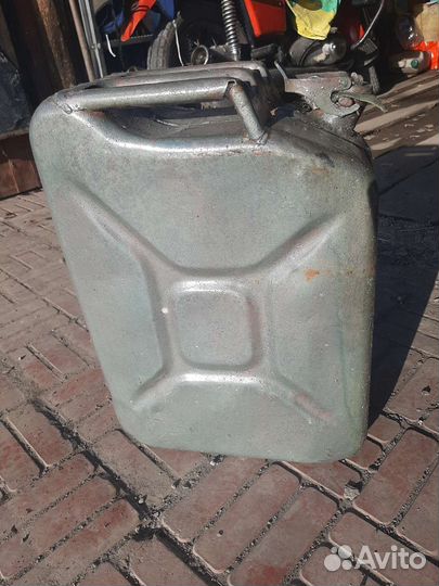 Канистры металлические 20 литров