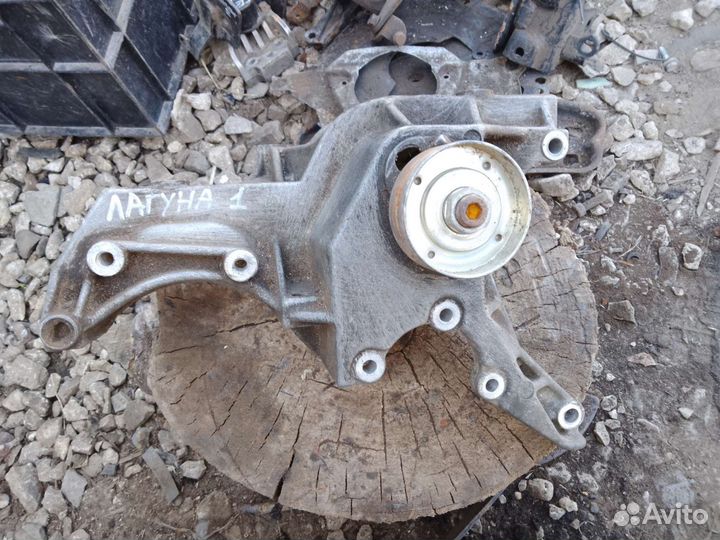 Кронштейн кондиционера Renault Laguna 1