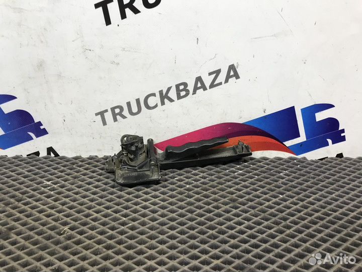 1305480 Ручка двери наружная правая