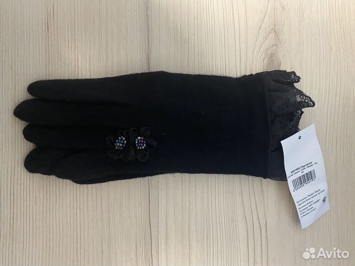 Нарядные шерстяные новые перчатки