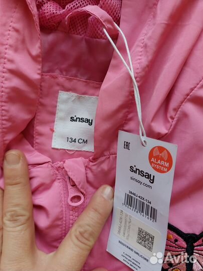 Новые куртки на девочку 128/134
