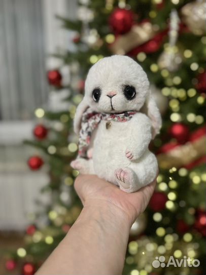 Зайка плюшевый