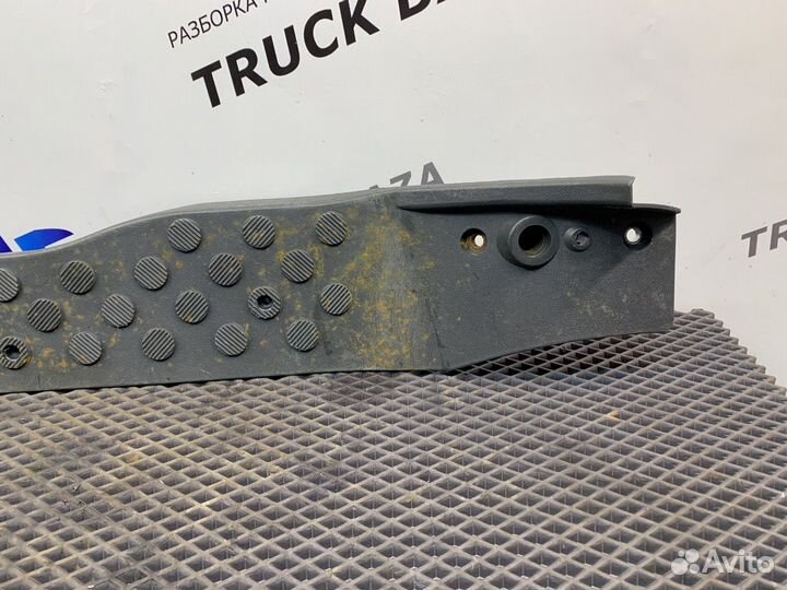 Накладка на порог наружная правая