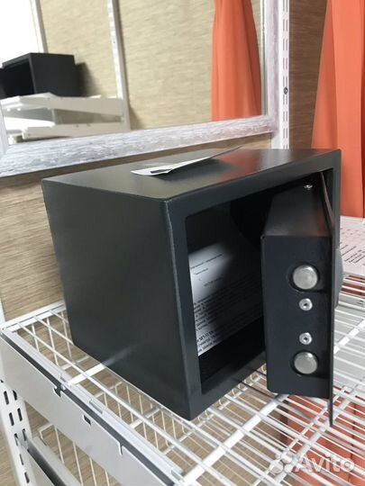 Сейф с электронным замком новый