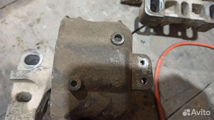 Подушки двигателя на Фольксваген гольф 4