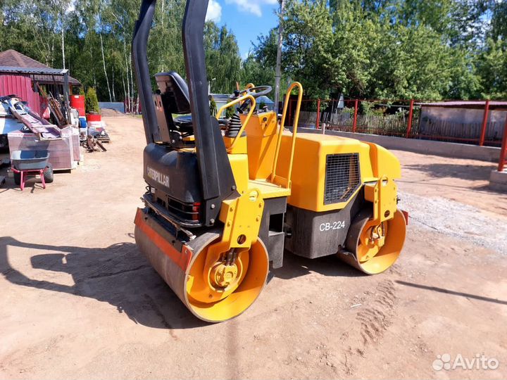 Дорожный каток CAT CB24B, 2011