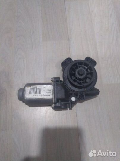 Мотор стеклоподъемника Моторчик Renault logan Прав