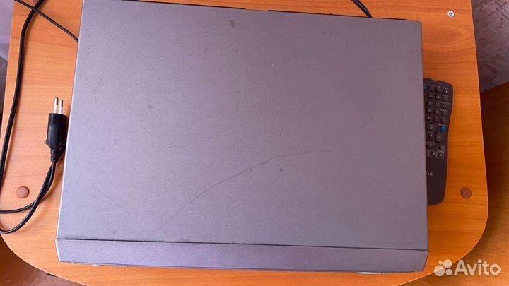 Видеомагнитофон LG