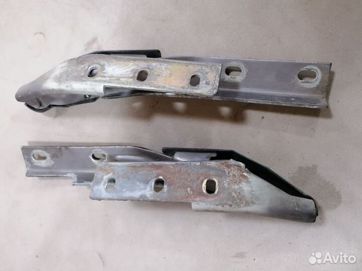 Петля капота для Opel Vectra A 1988-1995